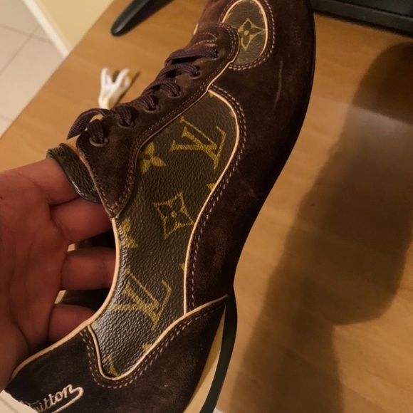 Louis Vuitton Sneakers Size 8 - Picture 4 of 13